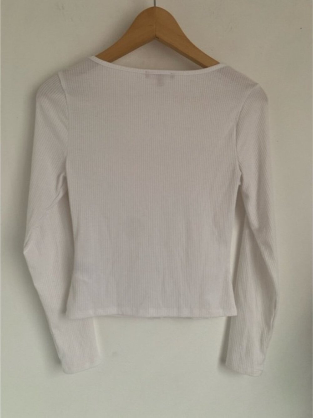GUESS Long Sleeve Crop Top - Picture 5 of 8